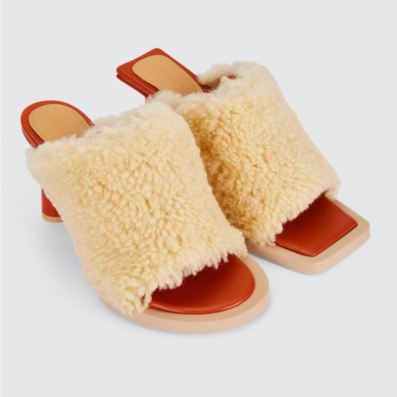 JACQUEMUS NWT Les Mules Carrés Ronds shearling sandals Sz 39 - Picture 1 of 14